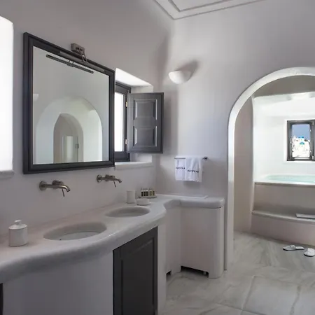 Perivolas Hotel Oia